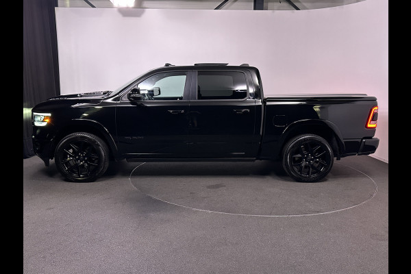 Dodge Ram 1500 5.7 V8 4x4 Crew Cab Laramie Night edition | Prins LPG 120L Onderbouw | Groot Scherm | Panodak | Trekhaak | 360Camera | Harman Kardon | Dode Hoek Detectie | Cruise Control Adaptive | Trailer Pakket | Stoel/Stuur Verwarming | Stoel Verkoeling | Lederen Bekleding