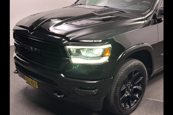 Dodge Ram 1500 5.7 V8 4x4 Crew Cab Laramie Night edition | Prins LPG 120L Onderbouw | Groot Scherm | Panodak | Trekhaak | 360Camera | Harman Kardon | Dode Hoek Detectie | Cruise Control Adaptive | Trailer Pakket | Stoel/Stuur Verwarming | Stoel Verkoeling | Lederen Bekleding