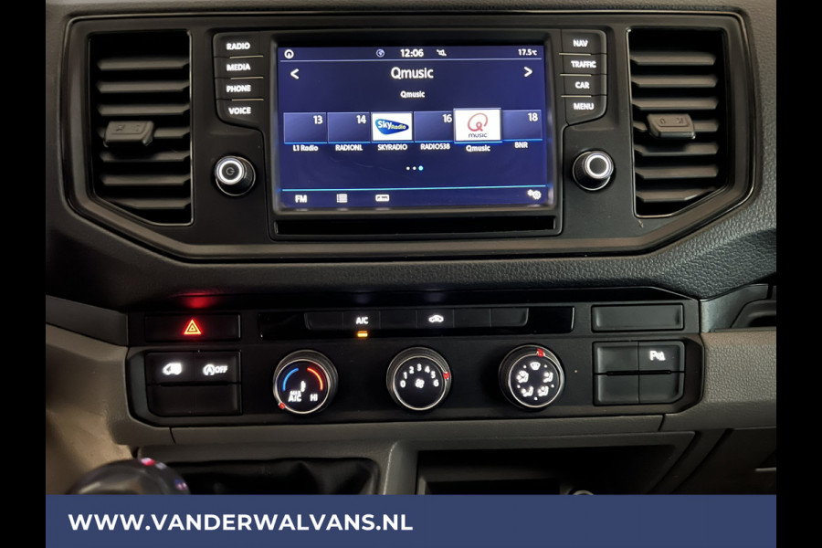 Volkswagen Crafter 2.0 TDI 141pk L3H3 L2H2 Euro6 Airco | Navigatie | 3000kg Trekhaak | Apple Carplay Android Auto, Cruisecontrol, Parkeersensoren, Bijrijdersbank