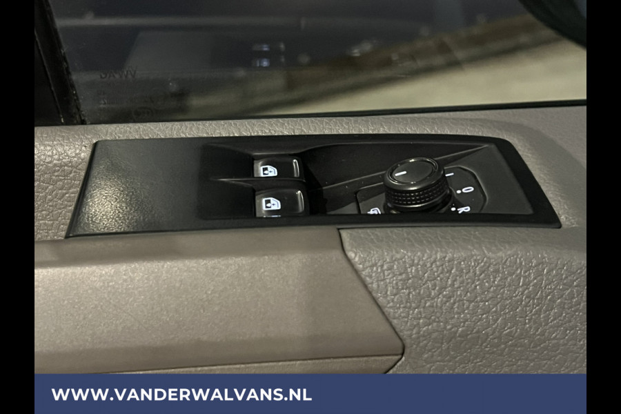 Volkswagen Crafter 2.0 TDI 141pk L3H3 L2H2 Euro6 Airco | Navigatie | 3000kg Trekhaak | Apple Carplay Android Auto, Cruisecontrol, Parkeersensoren, Bijrijdersbank