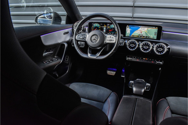 Mercedes-Benz CLA-Klasse 200 BUSINESS SOLUTION AMG | CAMERA | AMBIANCE INTERIEUR | NL-AUTO | SPORTSTOEL | NL-AUTO | WIDESCREEN