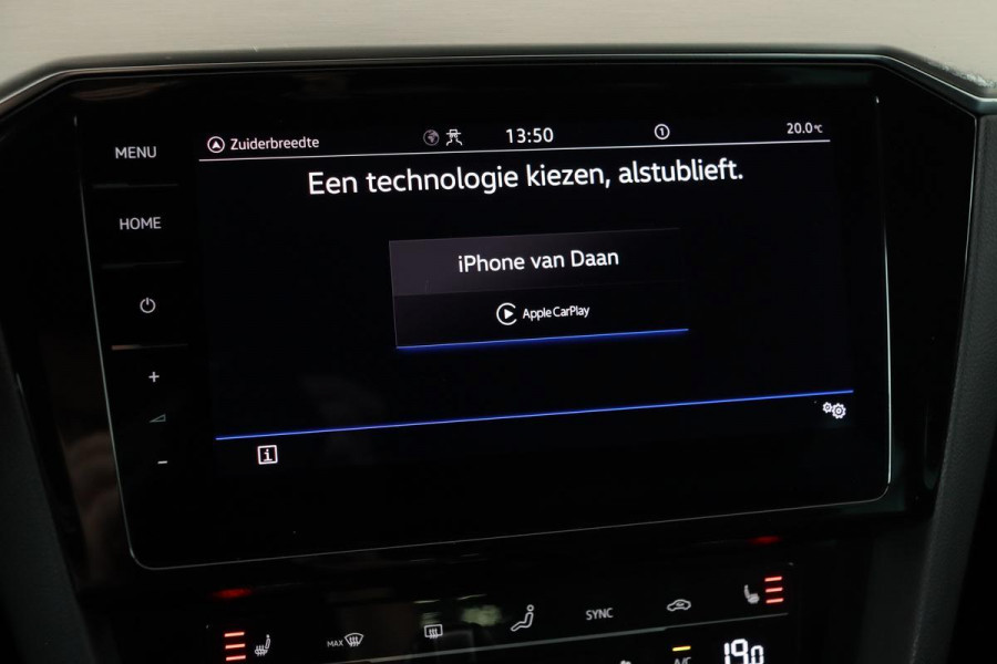 Volkswagen Passat 1.5 TSI R-Line | Panoramadak | Trekhaak | Stoelverwarming | Camera | Alcantara | Virtual Cockpit | Adaptive Cruise | Keyless