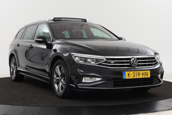 Volkswagen Passat 1.5 TSI R-Line | Panoramadak | Trekhaak | Stoelverwarming | Camera | Alcantara | Virtual Cockpit | Adaptive Cruise | Keyless