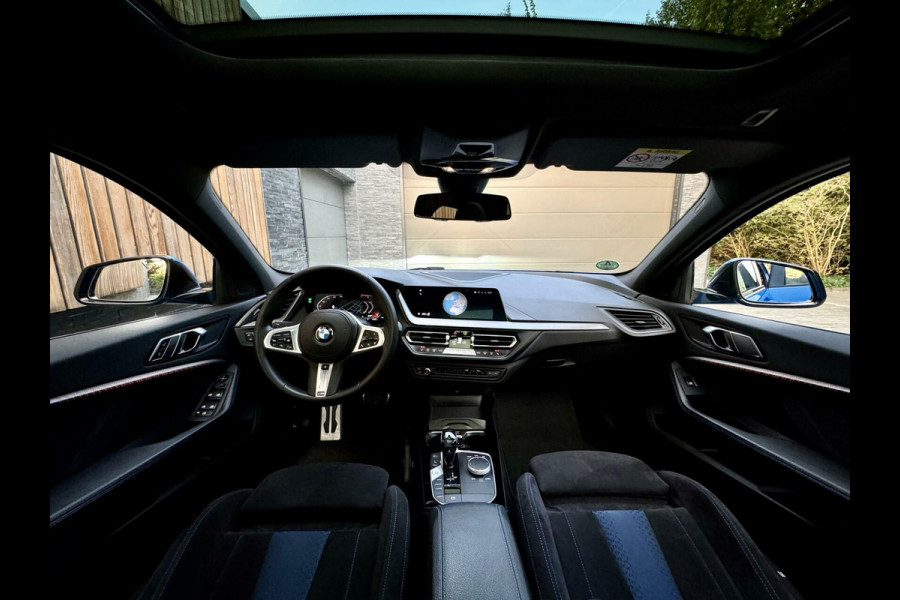 BMW 1-serie 118i M-sport Automaat | Panoramadak | Alcantara | HiFi | DAB | Achteruitrijcamera | LED | Stoel en stuurverwarming | Keyless ent