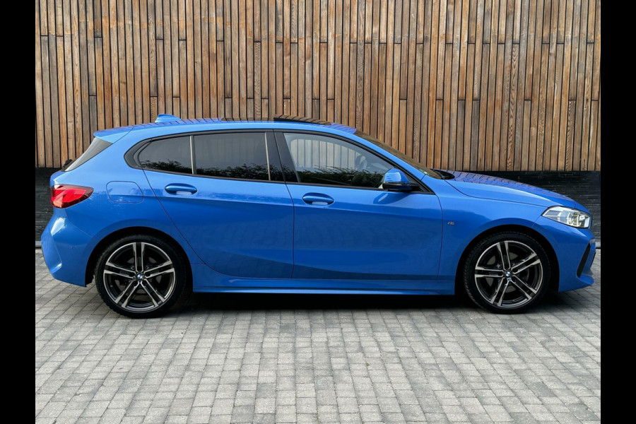 BMW 1-serie 118i M-sport Automaat | Panoramadak | Alcantara | HiFi | DAB | Achteruitrijcamera | LED | Stoel en stuurverwarming | Keyless ent