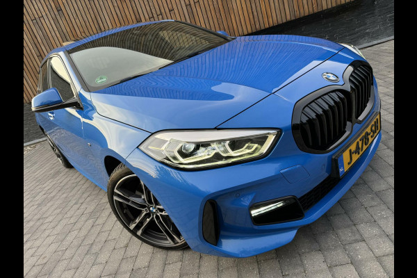 BMW 1-serie 118i M-sport Automaat | Panoramadak | Alcantara | HiFi | DAB | Achteruitrijcamera | LED | Stoel en stuurverwarming | Keyless ent