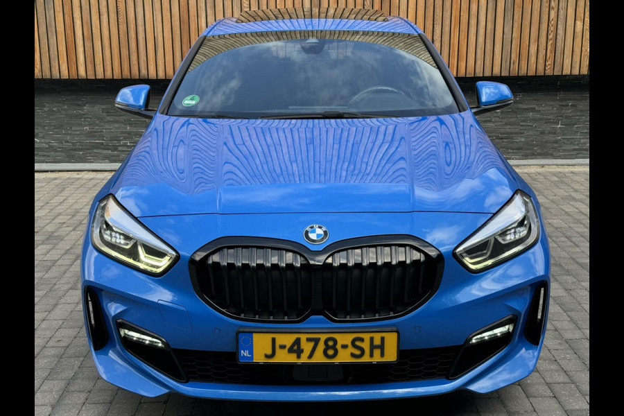 BMW 1-serie 118i M-sport Automaat | Panoramadak | Alcantara | HiFi | DAB | Achteruitrijcamera | LED | Stoel en stuurverwarming | Keyless ent