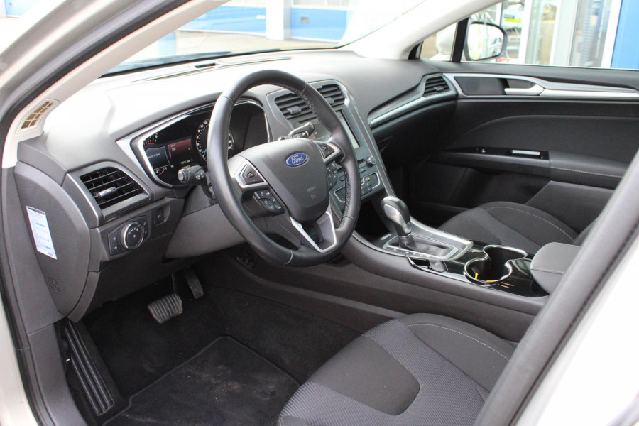 Ford Mondeo 1.5 Titanium | Automaat! | Trekhaak | Stoelverwarming | Navigatie | Climate Control | Cruise Control |