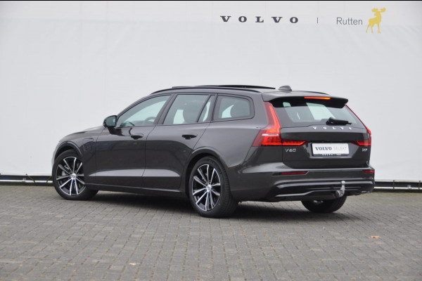 Volvo V60 T6 350PK Automaat Recharge AWD Plus Dark /Long Range/ Semi-elektrische trekhaak / BLIS / Elektrisch bedienbare voorstoelen met geheugen / Harman Kardon audio / Verwarmbare voor en achter stoelen / 360 Camera / Panoramisch schuif/kantel dak /