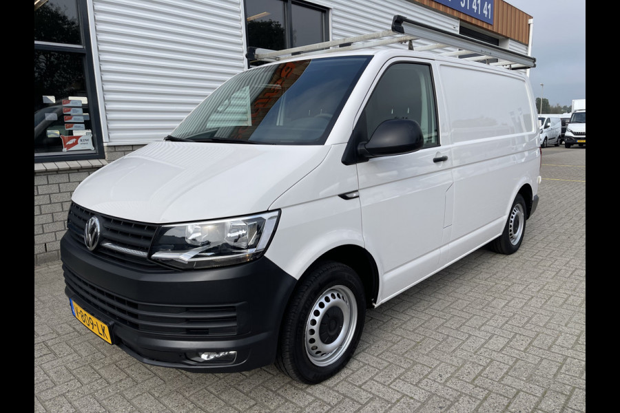 Volkswagen Transporter 2.0 TDI L1H1 Comfortline / vaste prijs rijklaar € 14.950 ex btw / euro 6 diesel / lease vanaf € 274 / airco / cruise / imperial / trekhaak / Bott ingerichte laadruimte !