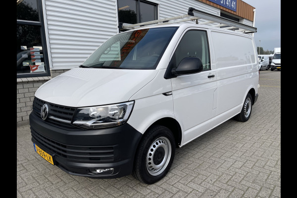 Volkswagen Transporter 2.0 TDI L1H1 Comfortline / vaste prijs rijklaar € 14.950 ex btw / euro 6 diesel / lease vanaf € 274 / airco / cruise / imperial / trekhaak / Bott ingerichte laadruimte !