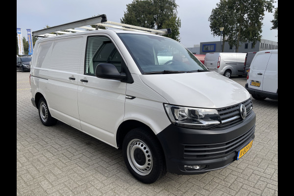 Volkswagen Transporter 2.0 TDI L1H1 Comfortline / vaste prijs rijklaar € 14.950 ex btw / euro 6 diesel / lease vanaf € 274 / airco / cruise / imperial / trekhaak / Bott ingerichte laadruimte !