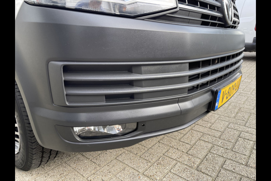 Volkswagen Transporter 2.0 TDI L1H1 Comfortline / vaste prijs rijklaar € 14.950 ex btw / euro 6 diesel / lease vanaf € 274 / airco / cruise / imperial / trekhaak / Bott ingerichte laadruimte !