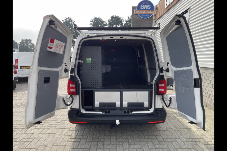 Volkswagen Transporter 2.0 TDI L1H1 Comfortline / vaste prijs rijklaar € 14.950 ex btw / euro 6 diesel / lease vanaf € 274 / airco / cruise / imperial / trekhaak / Bott ingerichte laadruimte !