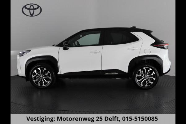 Toyota Yaris Cross 1.5 Hybrid First Edition . Stoel verwarming . Dodehoek sensor . Navigatie .Garantie tot 2032 !