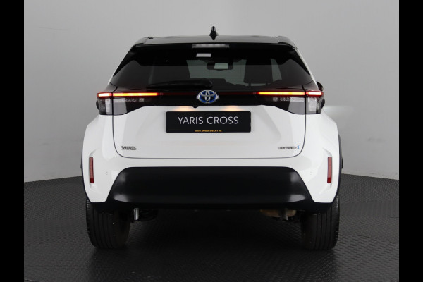 Toyota Yaris Cross 1.5 Hybrid First Edition . Stoel verwarming . Dodehoek sensor . Navigatie .Garantie tot 2032 !