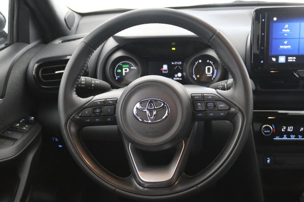 Toyota Yaris Cross 1.5 Hybrid First Edition . Stoel verwarming . Dodehoek sensor . Navigatie .Garantie tot 2032 !