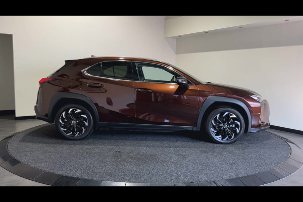 Lexus UX 300e Executive 54 kWh | Rondomzichtcamera | Verwarmde voorstoelen | Navigatie full map