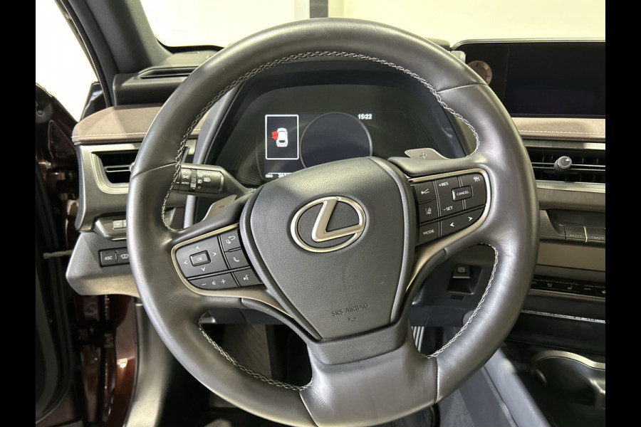 Lexus UX 300e Executive 54 kWh | Rondomzichtcamera | Verwarmde voorstoelen | Navigatie full map