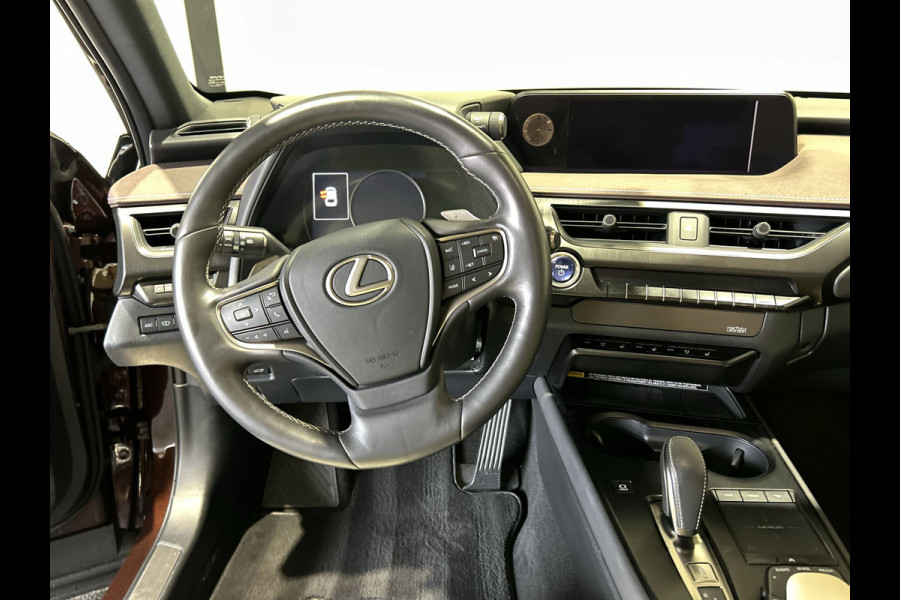 Lexus UX 300e Executive 54 kWh | Rondomzichtcamera | Verwarmde voorstoelen | Navigatie full map