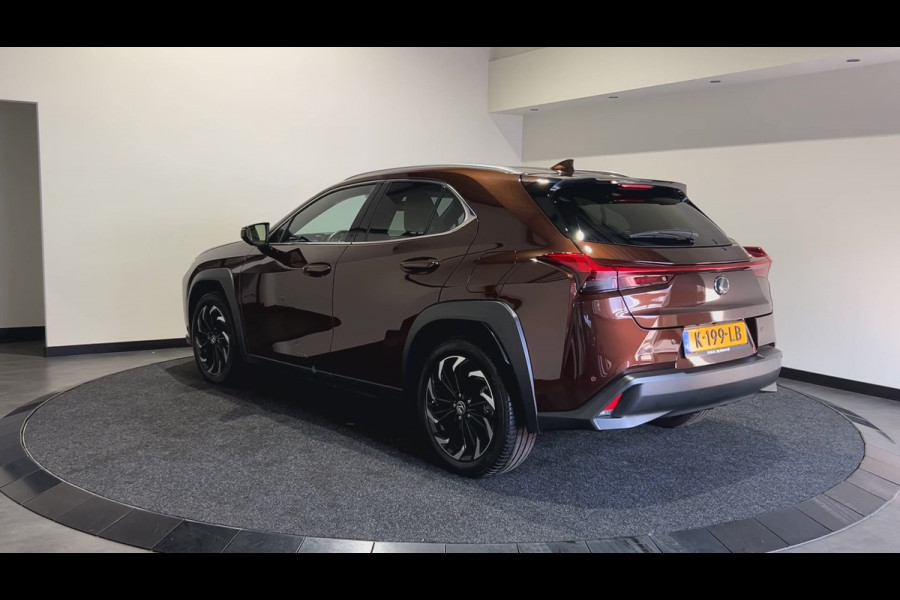 Lexus UX 300e Executive 54 kWh | Rondomzichtcamera | Verwarmde voorstoelen | Navigatie full map