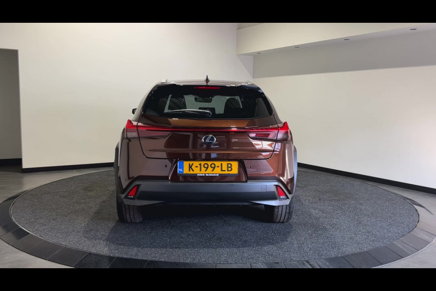 Lexus UX 300e Executive 54 kWh | Rondomzichtcamera | Verwarmde voorstoelen | Navigatie full map