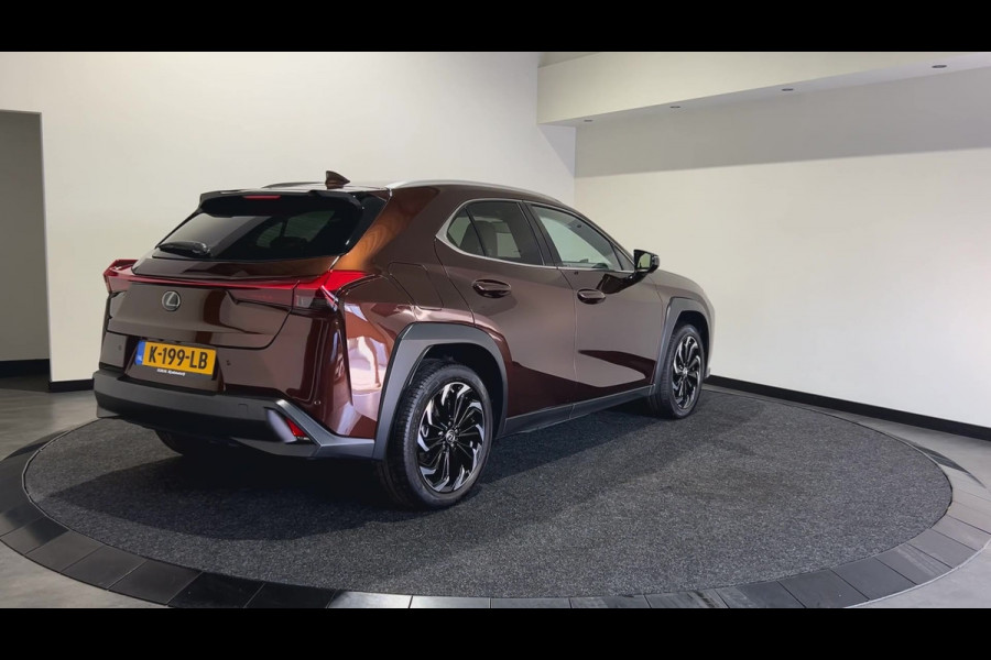 Lexus UX 300e Executive 54 kWh | Rondomzichtcamera | Verwarmde voorstoelen | Navigatie full map