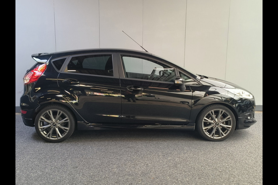 Ford Fiesta 1.0 EcoBoost ST Line uit 2016 Rijklaar + 12 maanden Bovag-garantie Henk Jongen Auto's in Helmond,  al 50 jaar service zoals 't hoort!