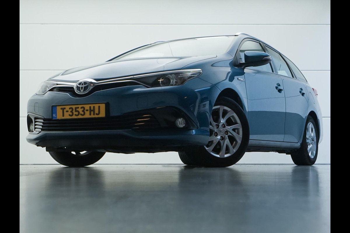 Toyota Auris Touring Sports 1.8 Hybrid Business Plus (APPLE CARPLAY,KEYLESS,CAMERA,CLIMATE,CRUISE,LM-VELGEN,TREKHAAK,TOPCONDITIE)