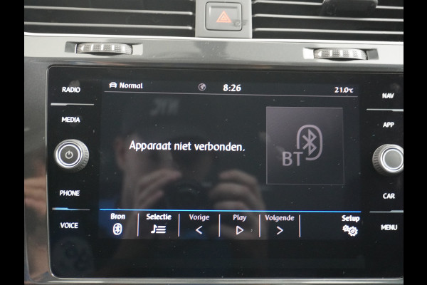 Volkswagen e-Golf €13.940,- na Subsidie 5drs Apple Carplay Android Auto Navi-Full Ecc Adapt.Cruise-Control Bluetooth Led PDV v+a Regen-Licht Senso Virtual Cockpit App-Connect Elec.ramen en Spiegels E-DITION €2.000,- subsidie mogelijk 1ste Eigenaar