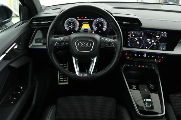 Audi A3 40 TFSIe S-Line | Panoramadak | Stoelverwarming | Adaptive Cruise | Park Assist | Navigatie | Keyless | Audi Sound