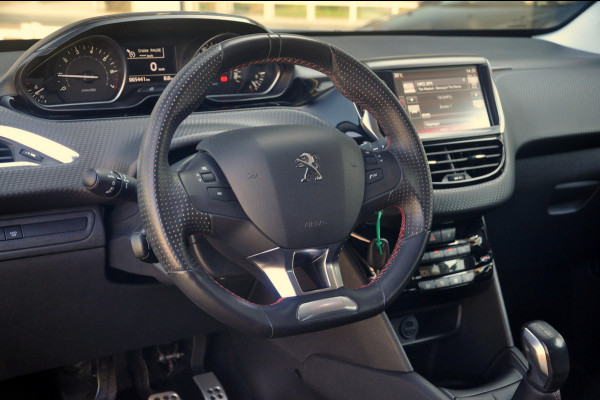 Peugeot 208 1.2 PureTech 110 PK GT-line | Panoramadak | Navigatie | Eerste eigenaar