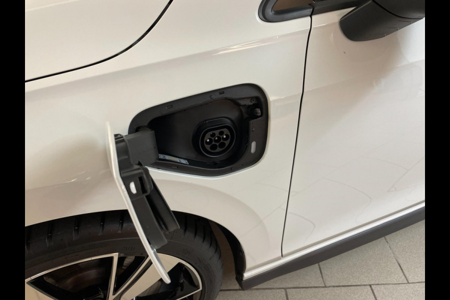 Volkswagen Golf 1.4 eHybrid GTE AIRCO NAVI CRUISE BLUETOOTH APPLE CARPLAY GROOT SCHERM ELEK RAMEN NIEUWSTAAT