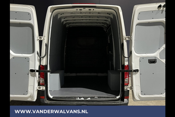 Volkswagen Crafter 2.0 TDI 141pk L3H3 L2H2 Euro6 Airco | Navigatie | 3000kg Trekhaak | Apple Carplay Android Auto, Cruisecontrol, Parkeersensoren, Bijrijdersbank