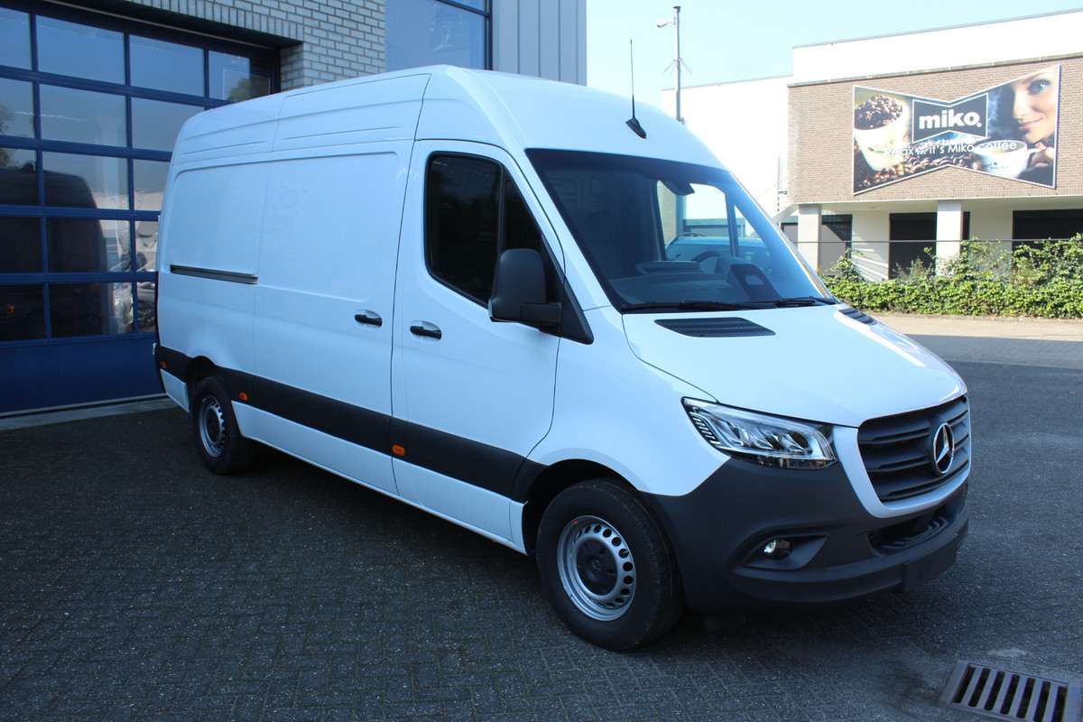 Mercedes-Benz Sprinter 317 CDI L2H2 Pro 3500 kg trekgewicht, Geveerde stoel, LED koplampen