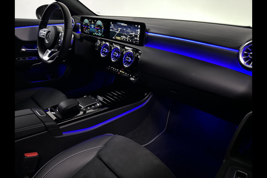 Mercedes-Benz A-Klasse 250 e AMG Night Edition Plug in Hybrid 218pk PHEV | Alcantara Sportstoelen | MBUX Widescreen | Sfeerverlichting | Apple Carplay | Camera |