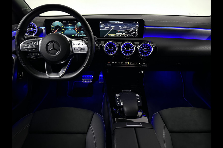 Mercedes-Benz A-Klasse 250 e AMG Night Edition Plug in Hybrid 218pk PHEV | Alcantara Sportstoelen | MBUX Widescreen | Sfeerverlichting | Apple Carplay | Camera |