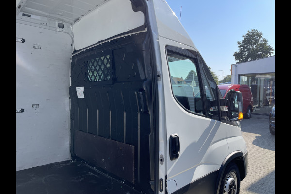 Iveco Daily 35S16V 2.3 automaat L2H2 / vaste prijs rijklaar € 27.950 ex btw / lease vanaf € 500 / climate control / mag 3500 kg trekken / parkeersensoren achter / 270 graden achterdeuren