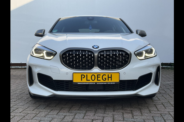 BMW 1-serie M135i 306pk xDrive M-Sport Automaat HUD Stoel-stuurverw. BOMMETJE!