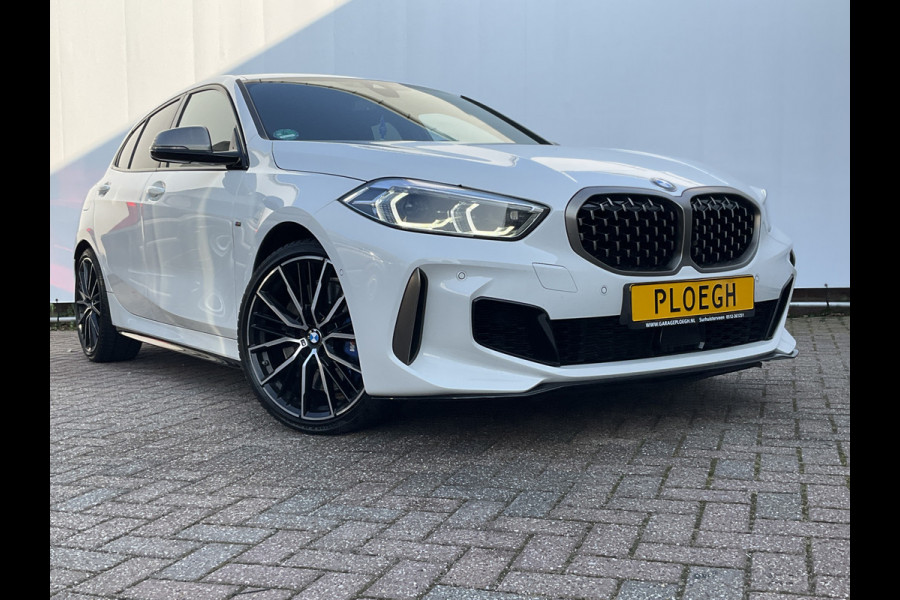 BMW 1-serie M135i 306pk xDrive M-Sport Automaat HUD Stoel-stuurverw. BOMMETJE!