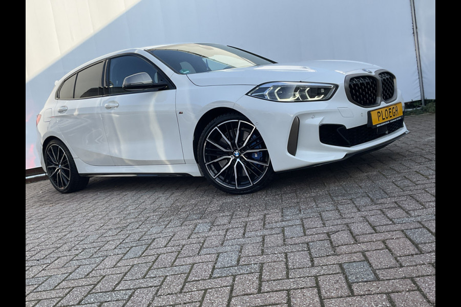 BMW 1-serie M135i 306pk xDrive M-Sport Automaat HUD Stoel-stuurverw. BOMMETJE!