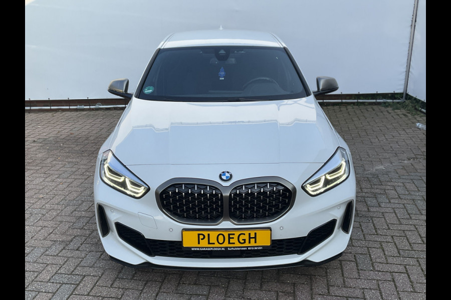 BMW 1-serie M135i 306pk xDrive M-Sport Automaat HUD Stoel-stuurverw. BOMMETJE!