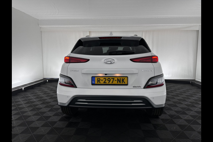 Hyundai Kona EV Fashion 39 kWh [ 3-Fase ] Aut. *HEAT-PUMP | NAVI-FULLMAP | VIRTUAL-COCKPIT | FULL-LED | KRELL-AUDIO | LANE-ASSIST | KEYLESS | CAMERA | HEAD-UP | SHIFT-PADDLES | DAB | ADAPT.CRUISE | COMFORT-SEATS | 17 "ALU*