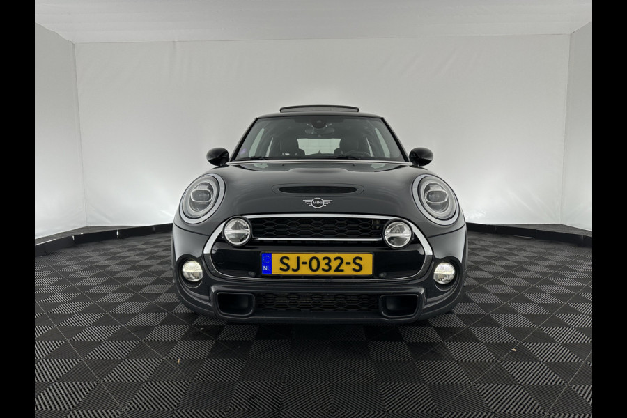 MINI Mini 2.0 Cooper S Chili JCW-Sport-Pack Aut. *PANO | NAPPA-FULL-LEATHER | HEAD-UP | HARMAN/KARDON-SURROUND | FULL-LED | JCW-EXHAUST | DAB+ | KEYLESS | NAVI-FULLMAP | CAMERA | CRUISE | AMBIENT-LIGHT | SHIFT-PADDLES | SPORT-SEATS | 1