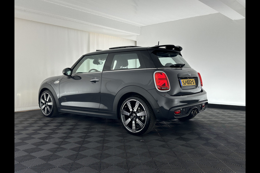 MINI Mini 2.0 Cooper S Chili JCW-Sport-Pack Aut. *PANO | NAPPA-FULL-LEATHER | HEAD-UP | HARMAN/KARDON-SURROUND | FULL-LED | JCW-EXHAUST | DAB+ | KEYLESS | NAVI-FULLMAP | CAMERA | CRUISE | AMBIENT-LIGHT | SHIFT-PADDLES | SPORT-SEATS | 1