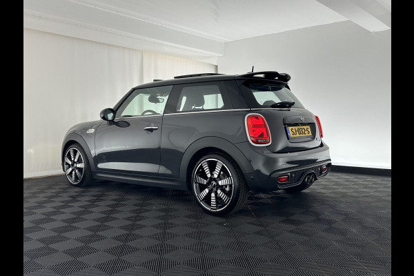 MINI Mini 2.0 Cooper S Chili JCW-Sport-Pack Aut. *PANO | NAPPA-FULL-LEATHER | HEAD-UP | HARMAN/KARDON-SURROUND | FULL-LED | JCW-EXHAUST | DAB+ | KEYLESS | NAVI-FULLMAP | CAMERA | CRUISE | AMBIENT-LIGHT | SHIFT-PADDLES | SPORT-SEATS | 1