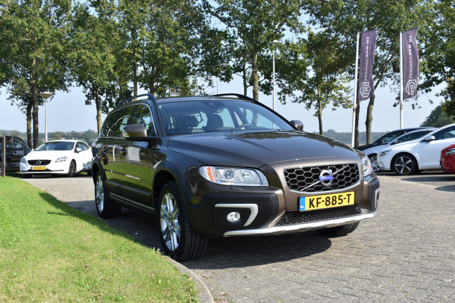 Volvo XC70 D4 180PK Automaat Polar+ H&K | Trekhaak | Schuifdak | Stoelkoeling | Standkachel | Leder | 18"LMV