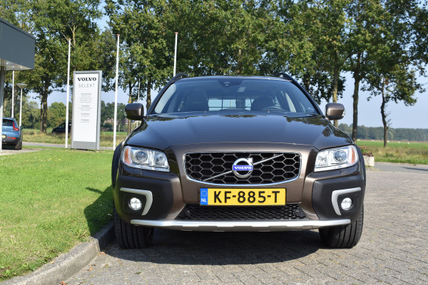 Volvo XC70 D4 180PK Automaat Polar+ H&K | Trekhaak | Schuifdak | Stoelkoeling | Standkachel | Leder | 18"LMV