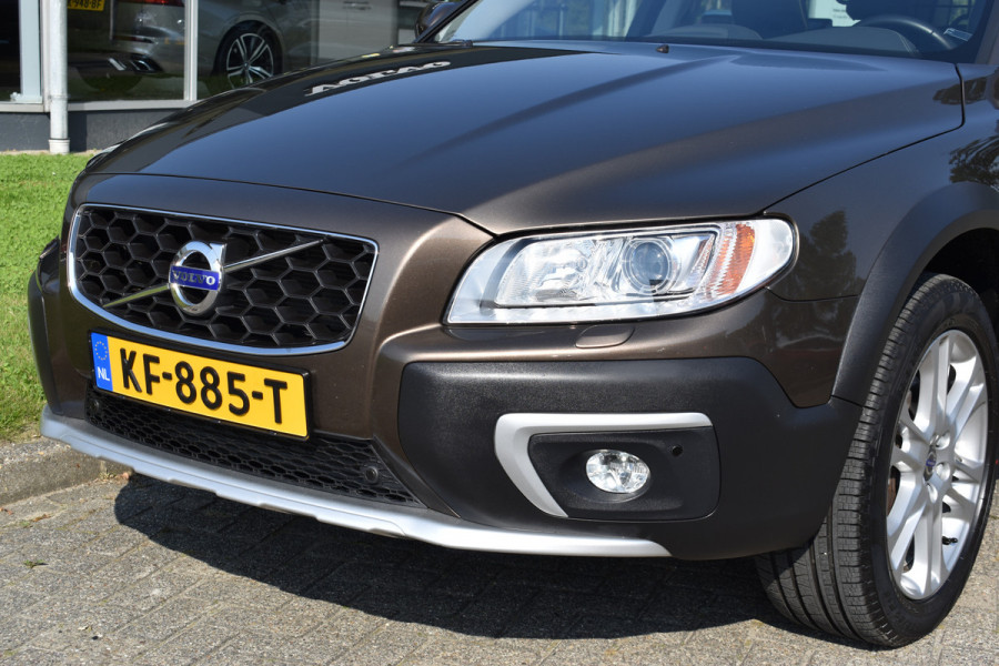 Volvo XC70 D4 180PK Automaat Polar+ H&K | Trekhaak | Schuifdak | Stoelkoeling | Standkachel | Leder | 18"LMV