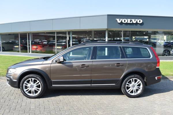 Volvo XC70 D4 180PK Automaat Polar+ H&K | Trekhaak | Schuifdak | Stoelkoeling | Standkachel | Leder | 18"LMV